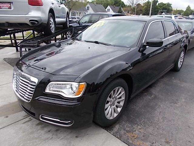 2013 Chrysler 300 4dr Sedan